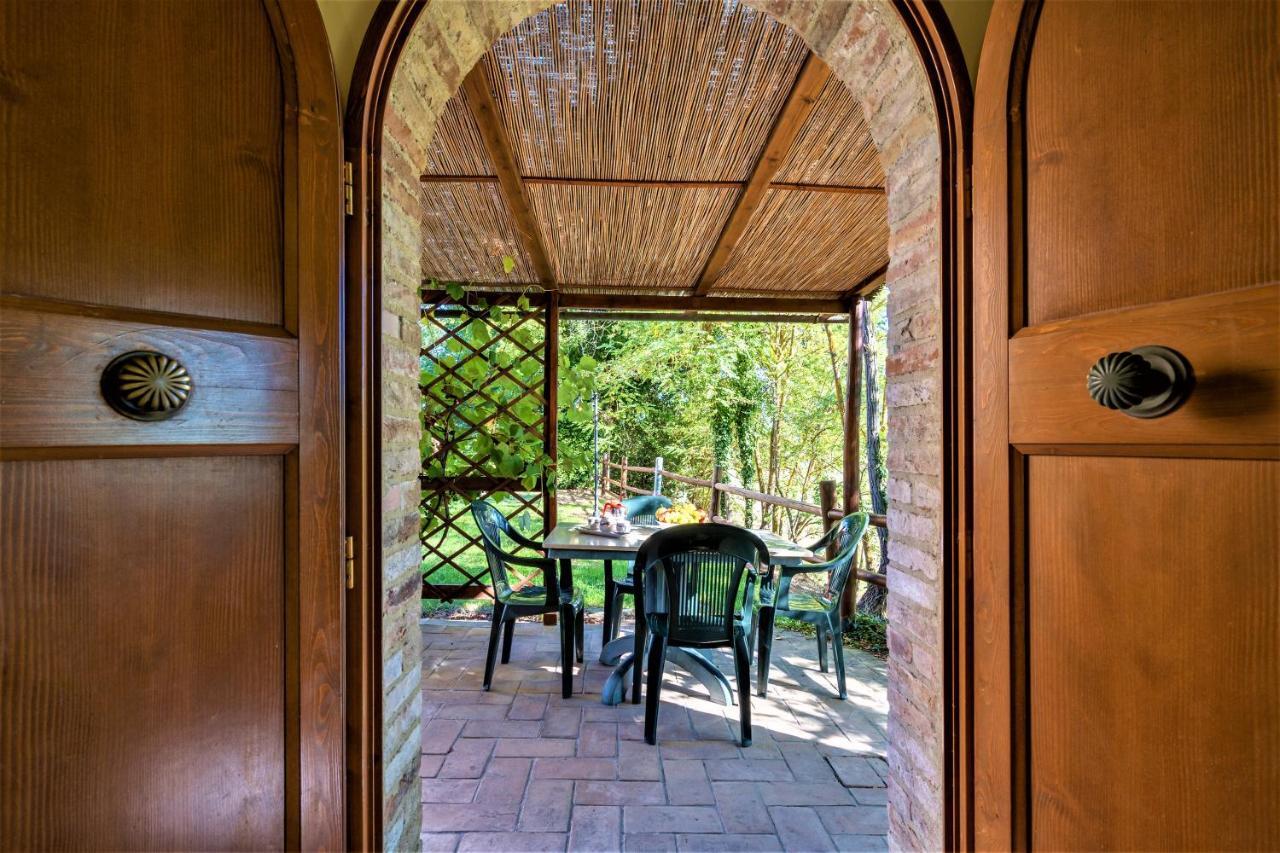 Borgo Il Villino Guest House Casole dʼElsa Екстериор снимка