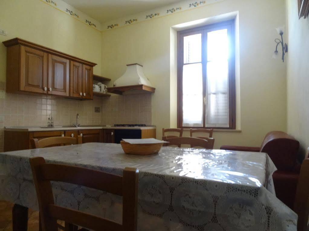Borgo Il Villino Guest House Casole dʼElsa Екстериор снимка