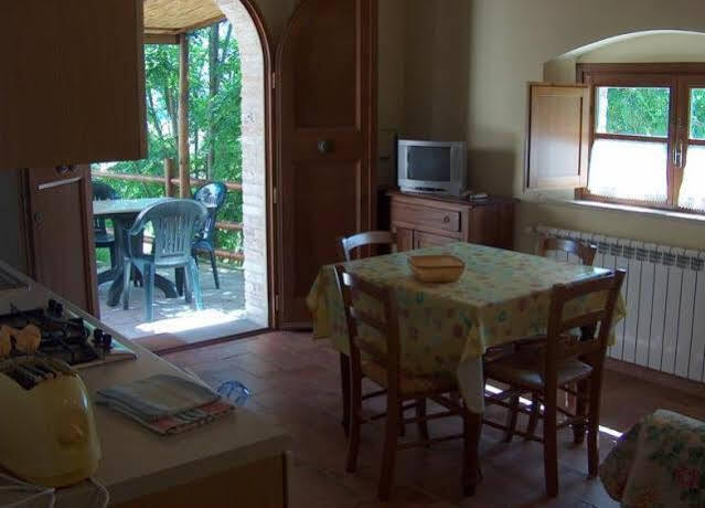 Borgo Il Villino Guest House Casole dʼElsa Екстериор снимка